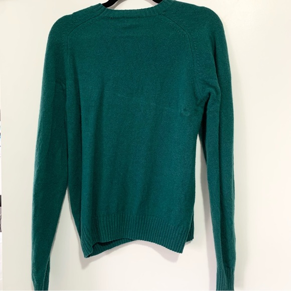 Uniqlo Premium Lambswool Sweater - Picture 4 of 16